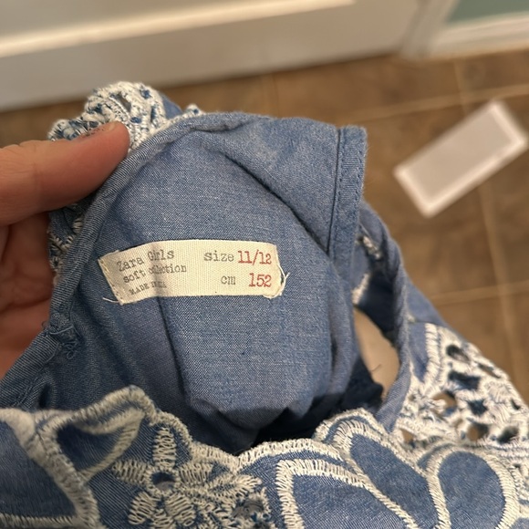 Zara Girl chambray dress w/ lace style top accenting pockets size 11/12 - Picture 5 of 6